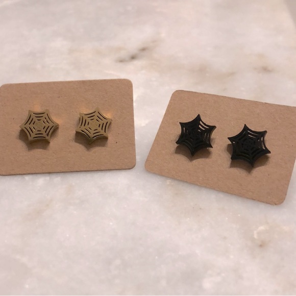 Black Spider Web Earrings - Picture 4 of 4